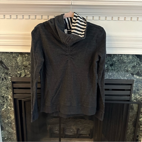 Lululemon In A Cinch Long Sleeve Tee Heathered Black size 6 - Picture 1 of 8